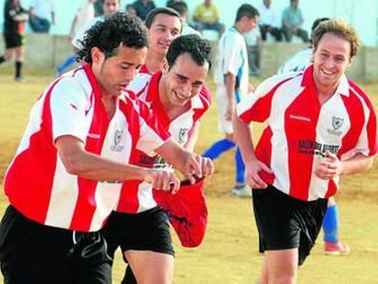 El Tharsis Club Atlético y el Olont CF se suman a ayudar a la menor Zaira Domínguez.