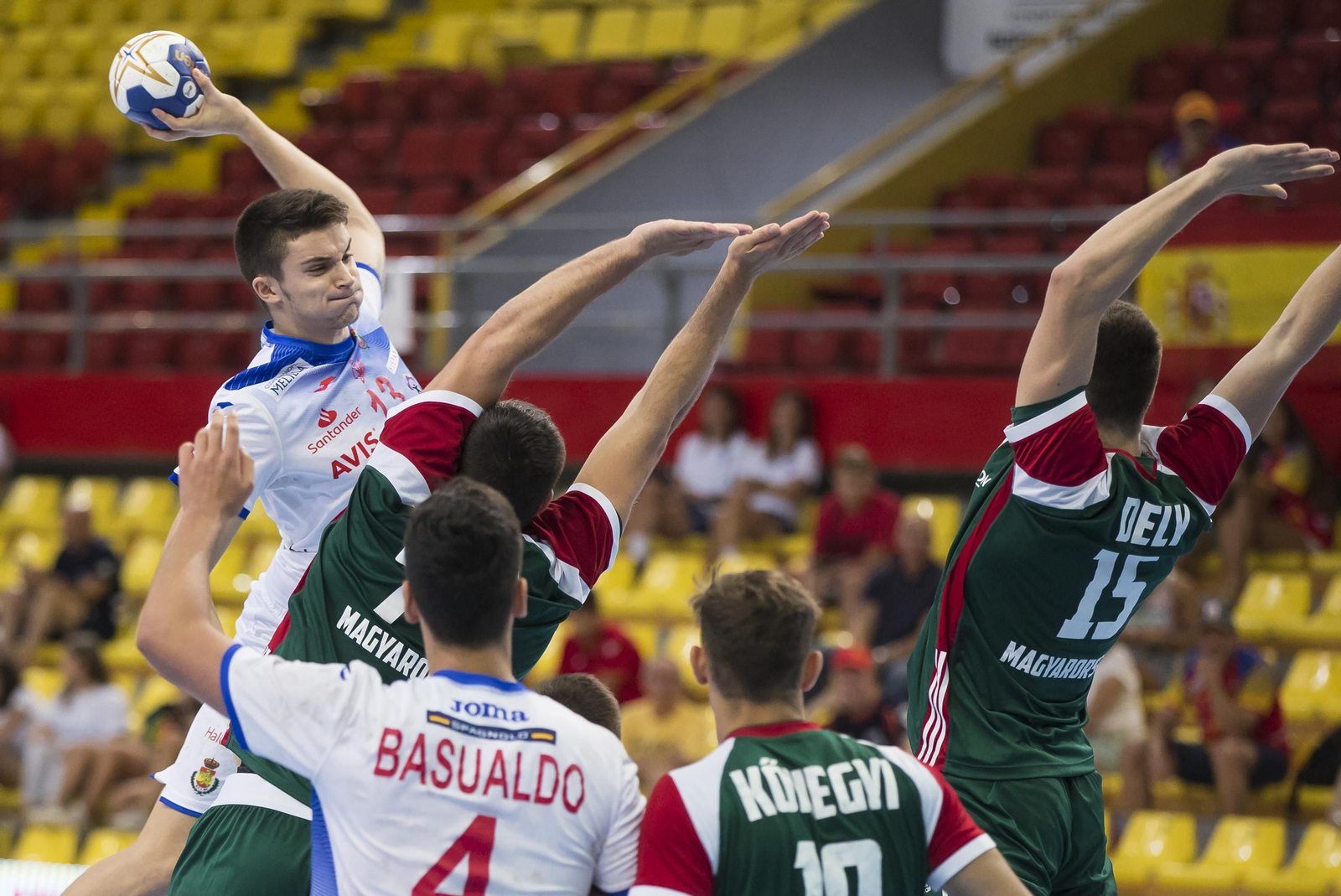 Un ataque español en el duelo con Hungría