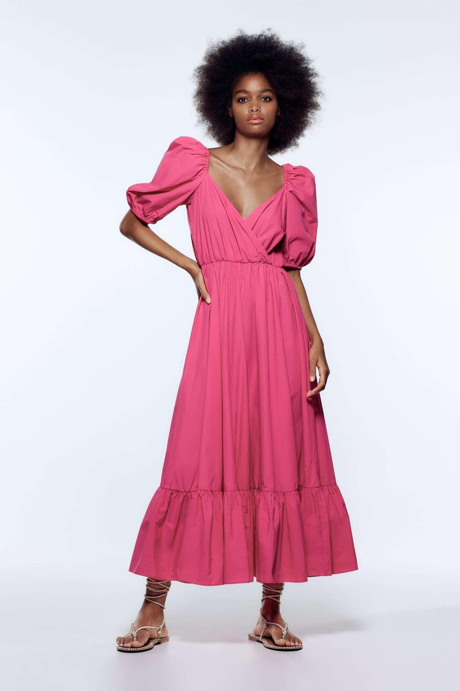 El vestido de verano de mangas abullonadas de Zara. El vestido de verano de mangas abullonadas de Zara.