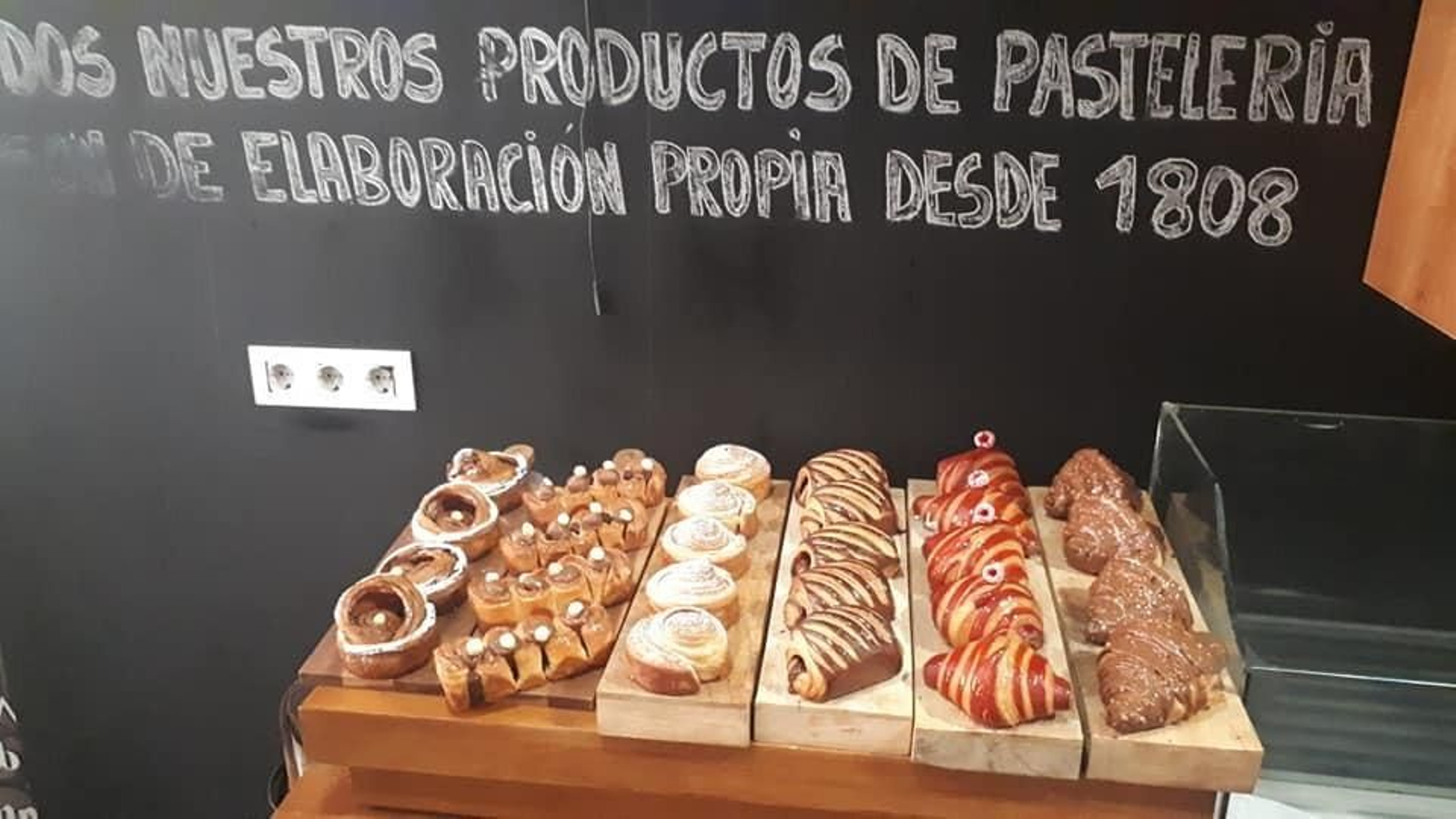 Surtido de dulces de la patelería La Luna de La Rambla.