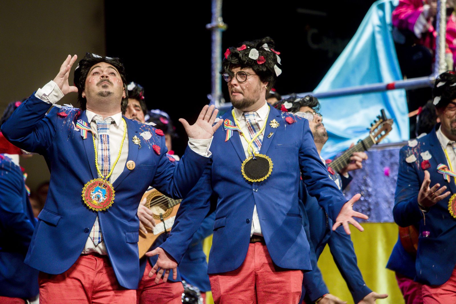 Chirigota Aquí estamos de paso.