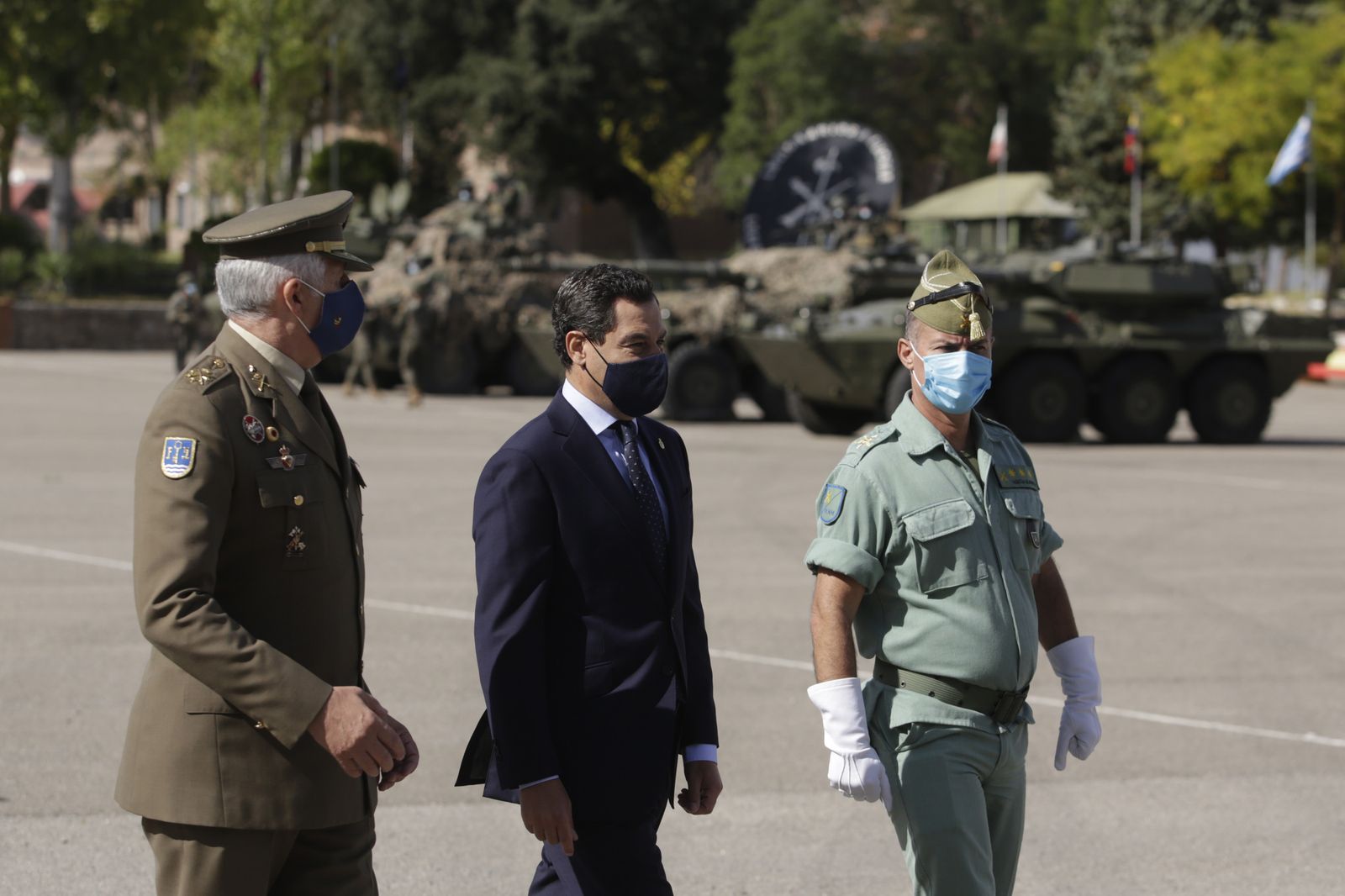 Fotos de la visita de Juanma Moreno a la Legión en Ronda