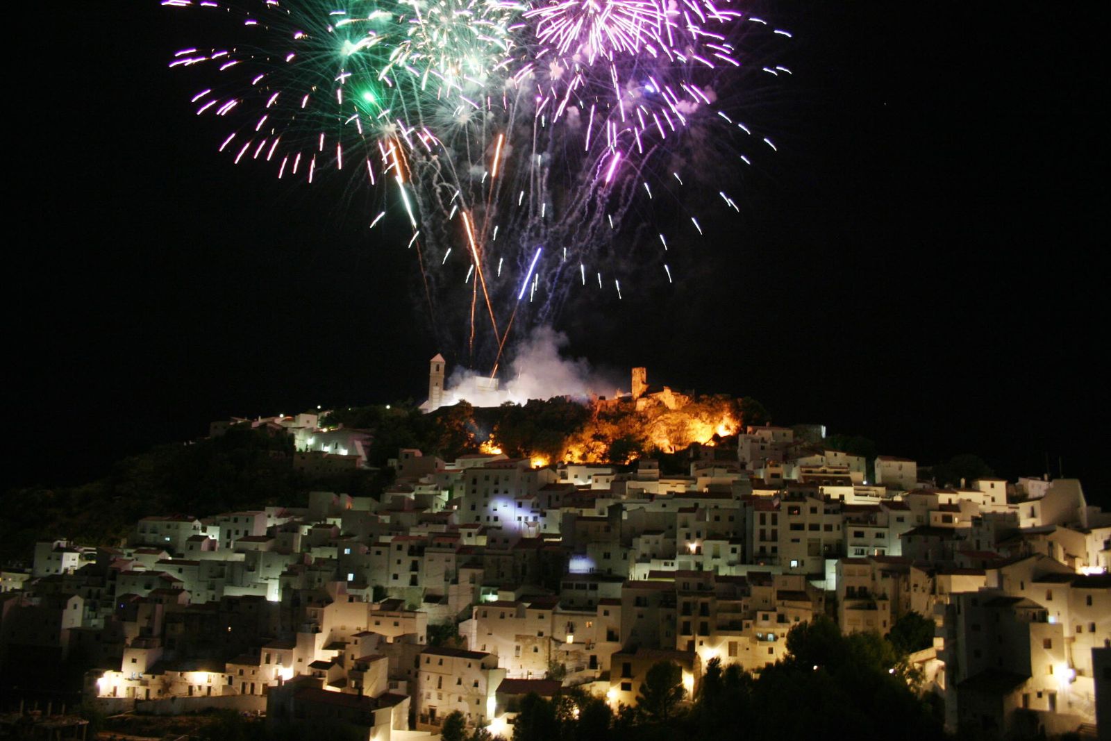 Una sesión de fuegos artificiales de la Feria de Casares.