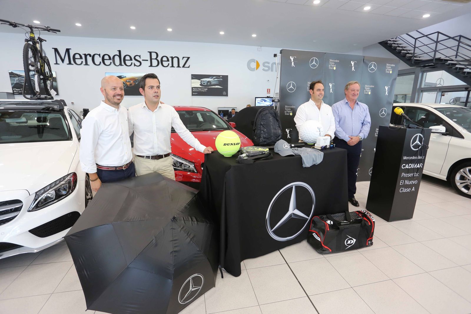 De izquierda a derecha, Luis Arranz, David Gil, Francisco Girón y Emilio Lustau, en la presentación de ayer en las instalaciones de Cadimar.