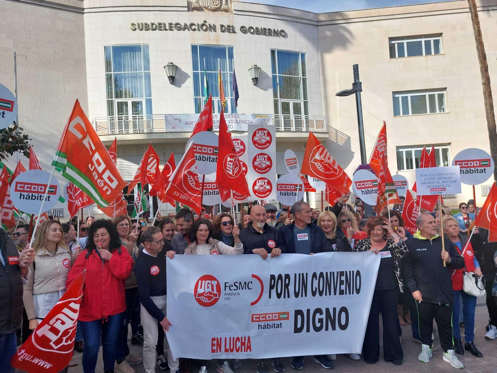 Concentración a las  puertas de la Subdelegación del Gobierno.