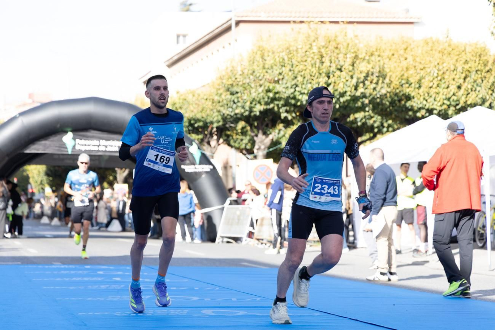 En imágenes: multitudinaria e histórica XXIX Media Maratón 'Ciudad de Jaén' y 10k en memoria de Paco Manzaneda (2)