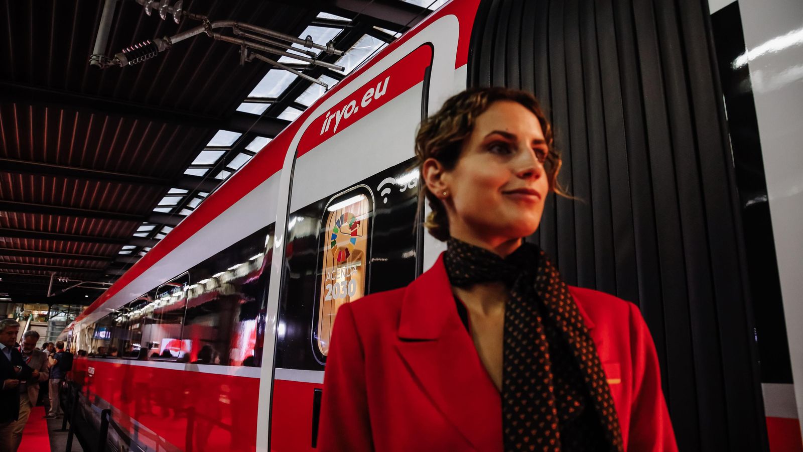 Una de las asistentes de Iryo.