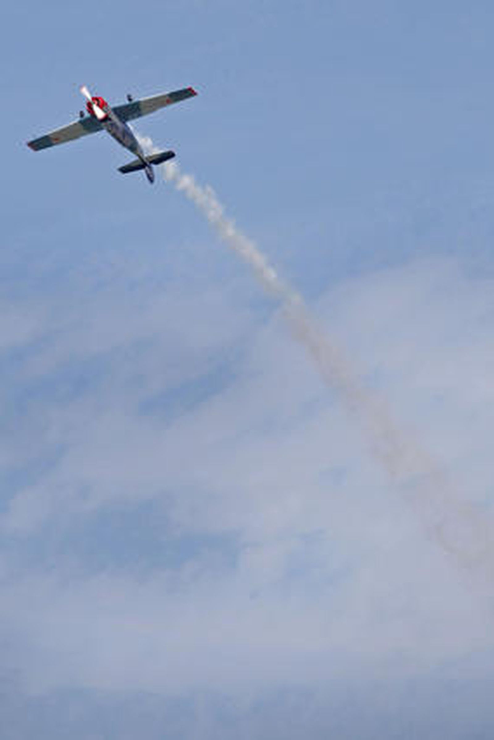190.000 personas disfrutan del III Festival Aéreo en la playa de la Victoria. /Foto: Jesús Marín