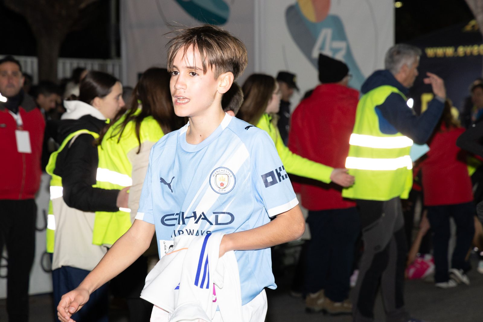 En imágenes: 2.000 atletas brillan con luz propia en la infantil de la Carrera de San Antón 2026