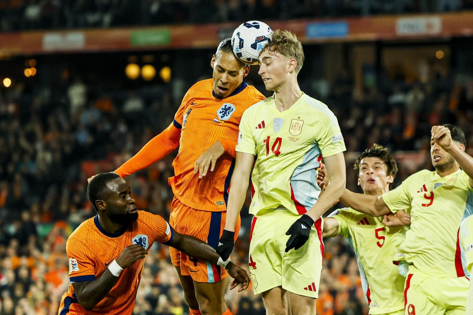 Dean Huijsen debuta con España: "Sumamos uno más a la familia"