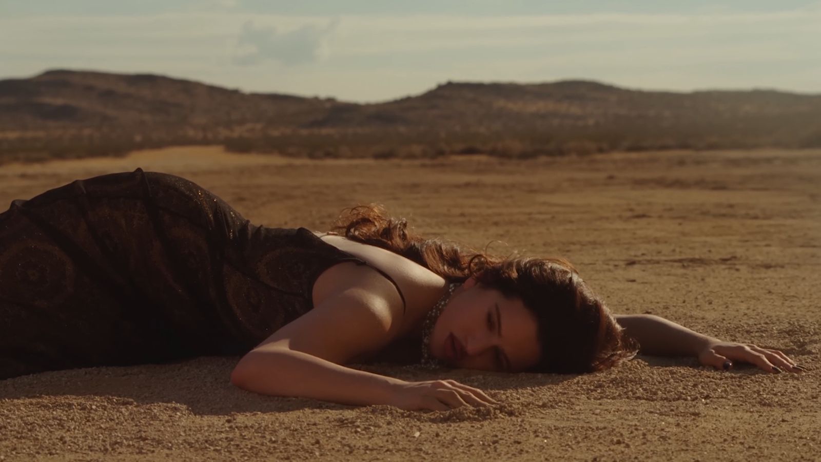 Rosalía estrena el videoclip de 'Sauvignon Blanc'