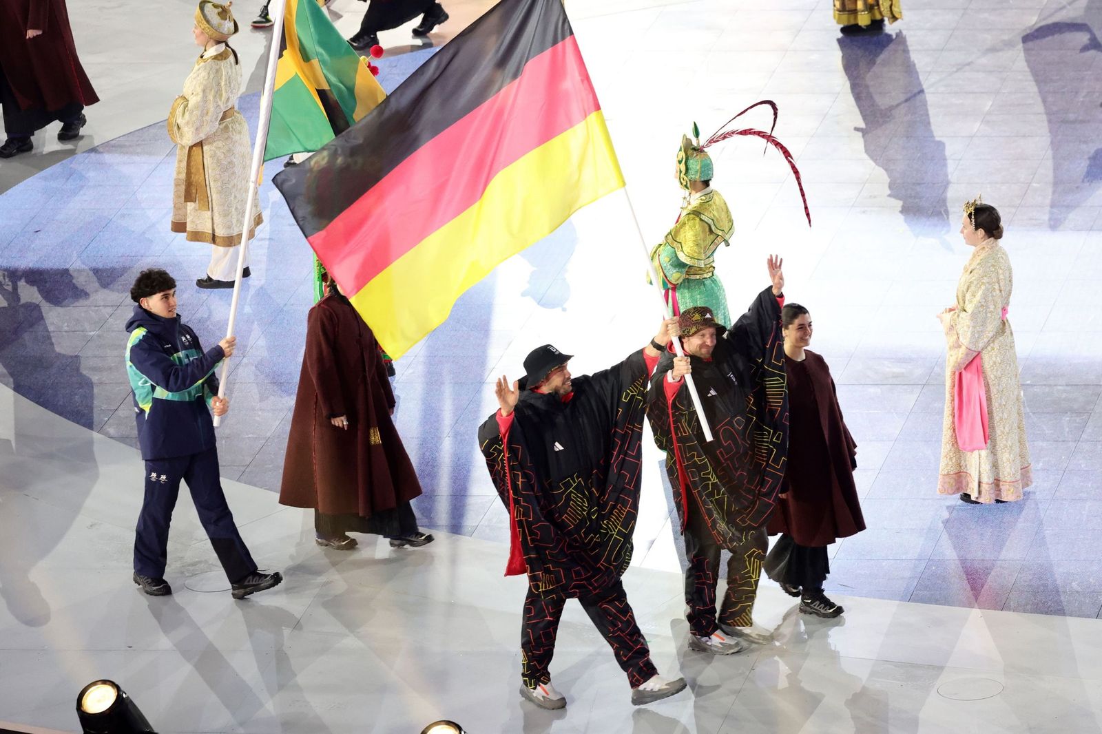 Las mejores fotos de los Juegos Olímpicos de invierno Milán Cortina d'Ampezzo 2026 | Ceremonia de clausura y jornada 17 y última