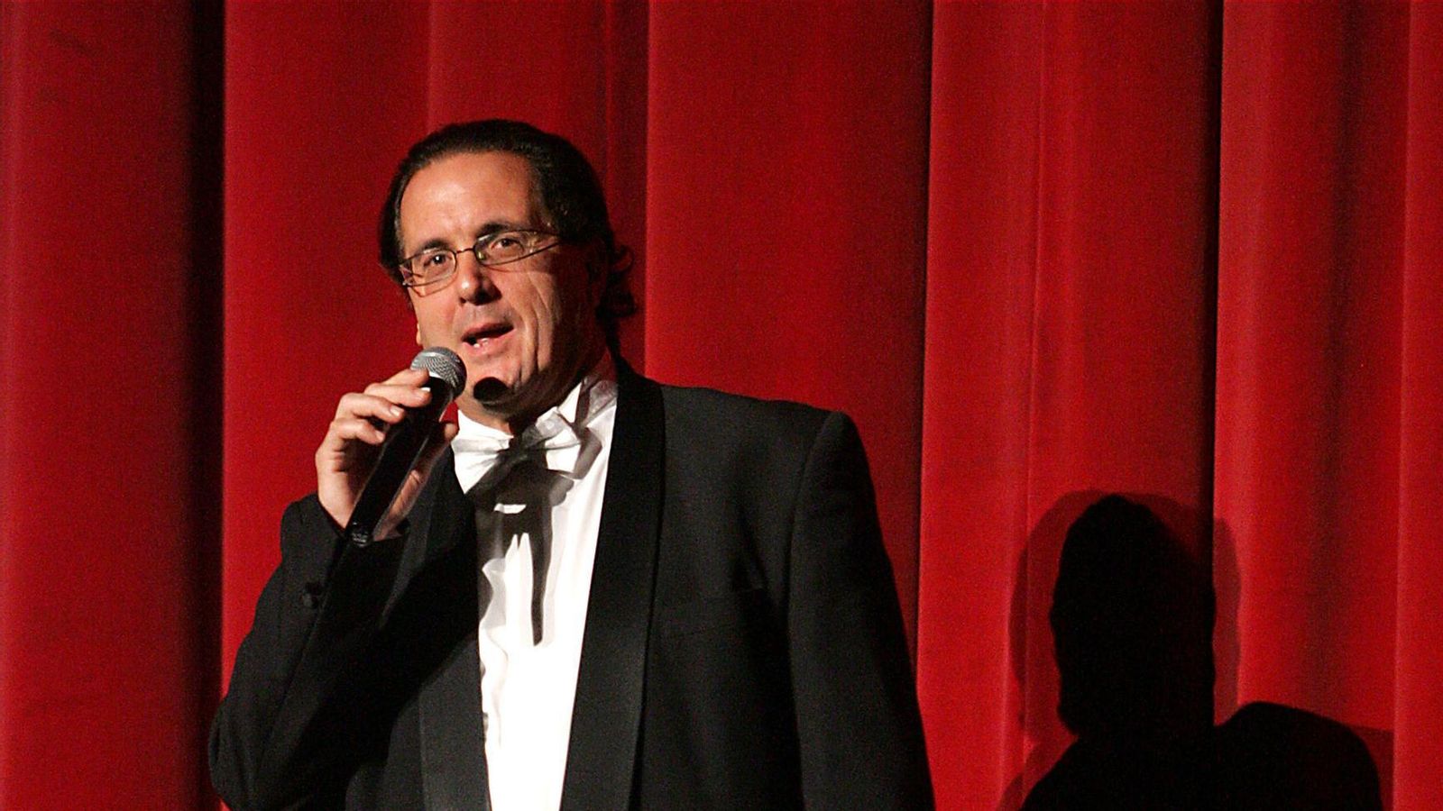 Presentando a sala el Concurso de Agrupaciones.