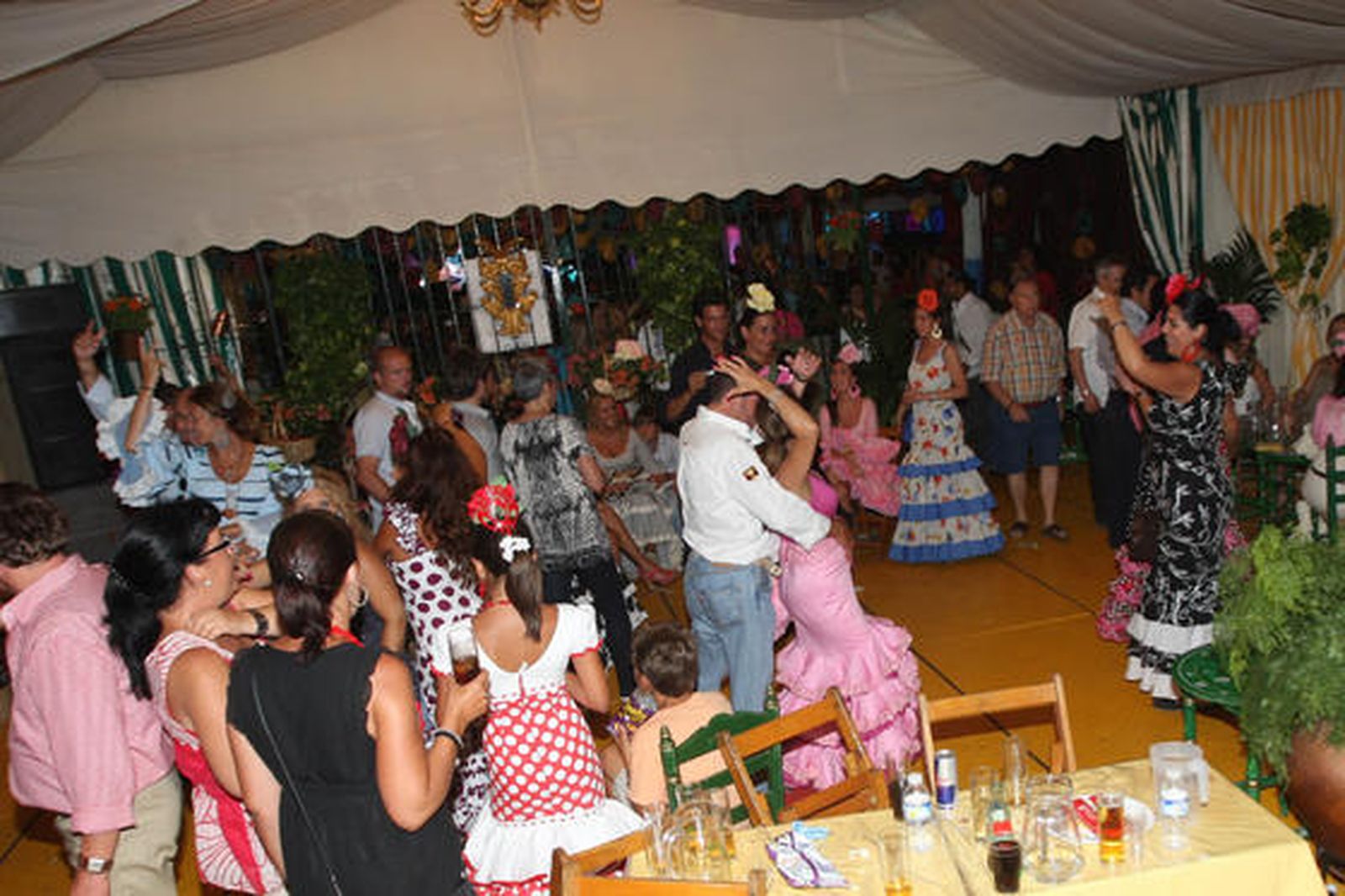 Gran ambiente en la feria de La Línea en la madrugada del lunes

Foto: Paco Guerrero