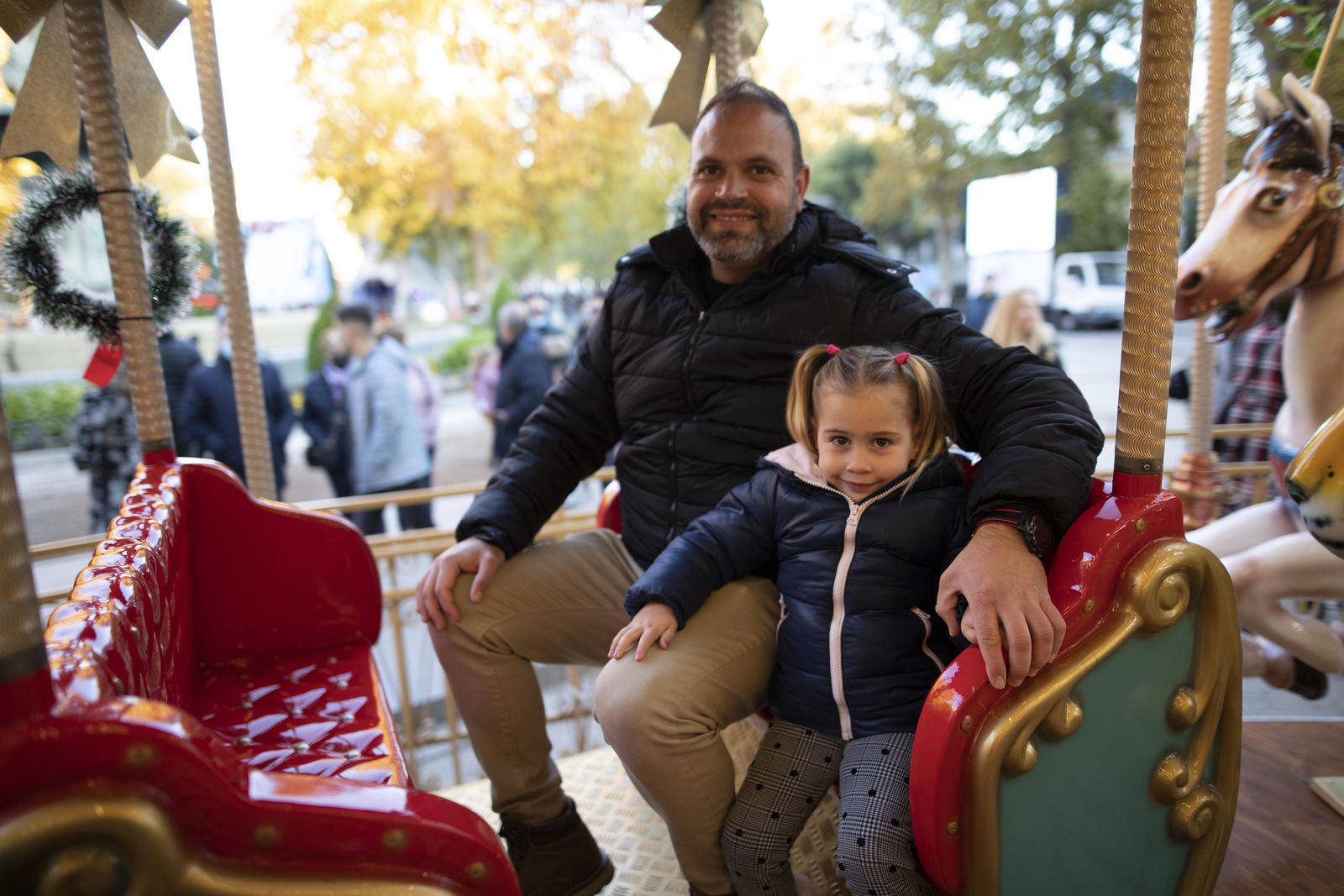 Multitud de visitantes y ambiente navideño en Granada durante el puente, en imágenes