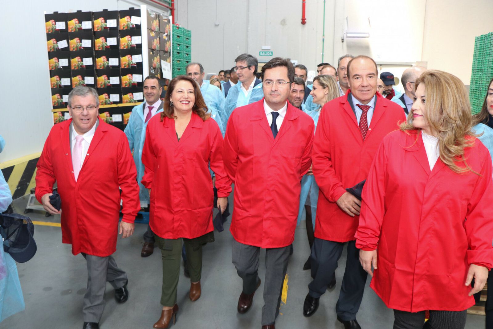 El alcalde de El Ejido, Francisco Góngora, junto a la consejera de Agricultura, Carmen Crespo, en Vicasol 3.