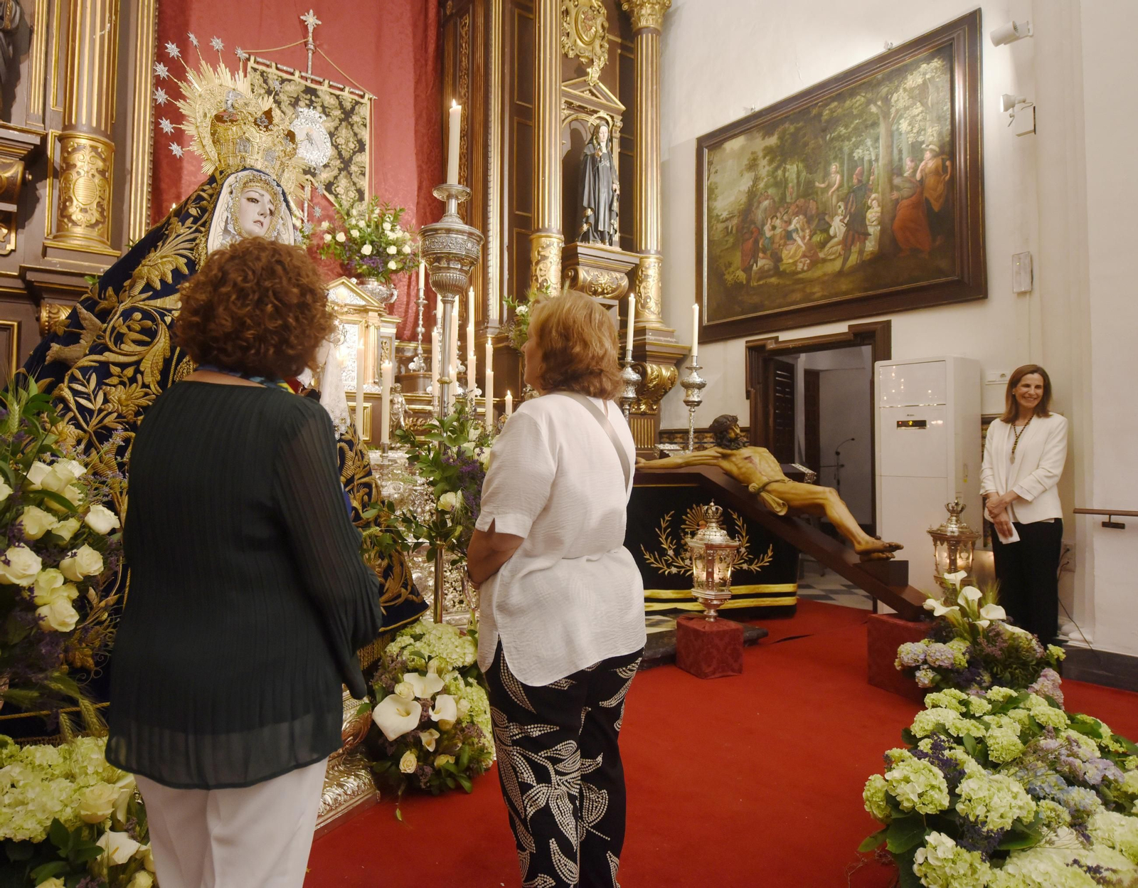 El besamanos de la Virgen de los Dolores, en imágenes