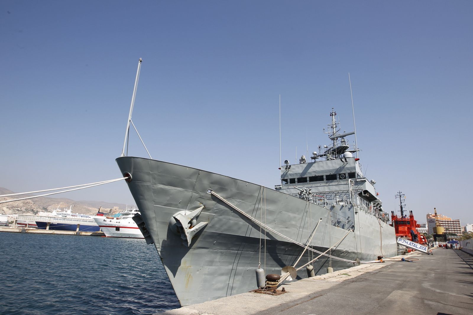 El patrullero ha lucido su impresionante figura en el muelle de Levante.