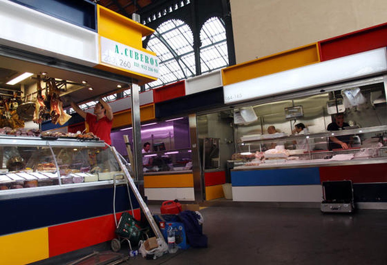 El mercado de Atarazanas reabre mañana sus puertas tras las obras de rehabilitación del edificio que se han prolongado casi dos años y medios.