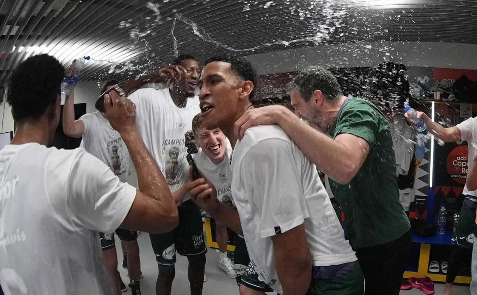 El Unicaja, campeón de Copa: Todas las imágenes del partido, la fiesta y la llegada a Málaga