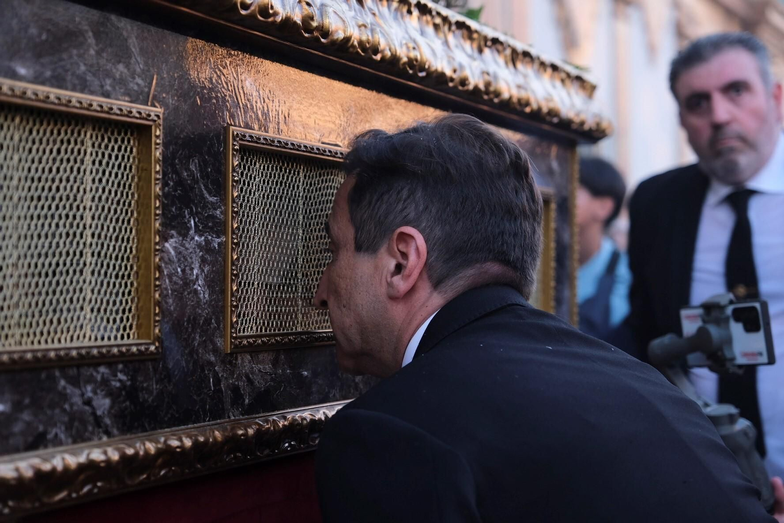 La procesión extraordinaria de la Quinta Angustia en Córdoba, en imágenes