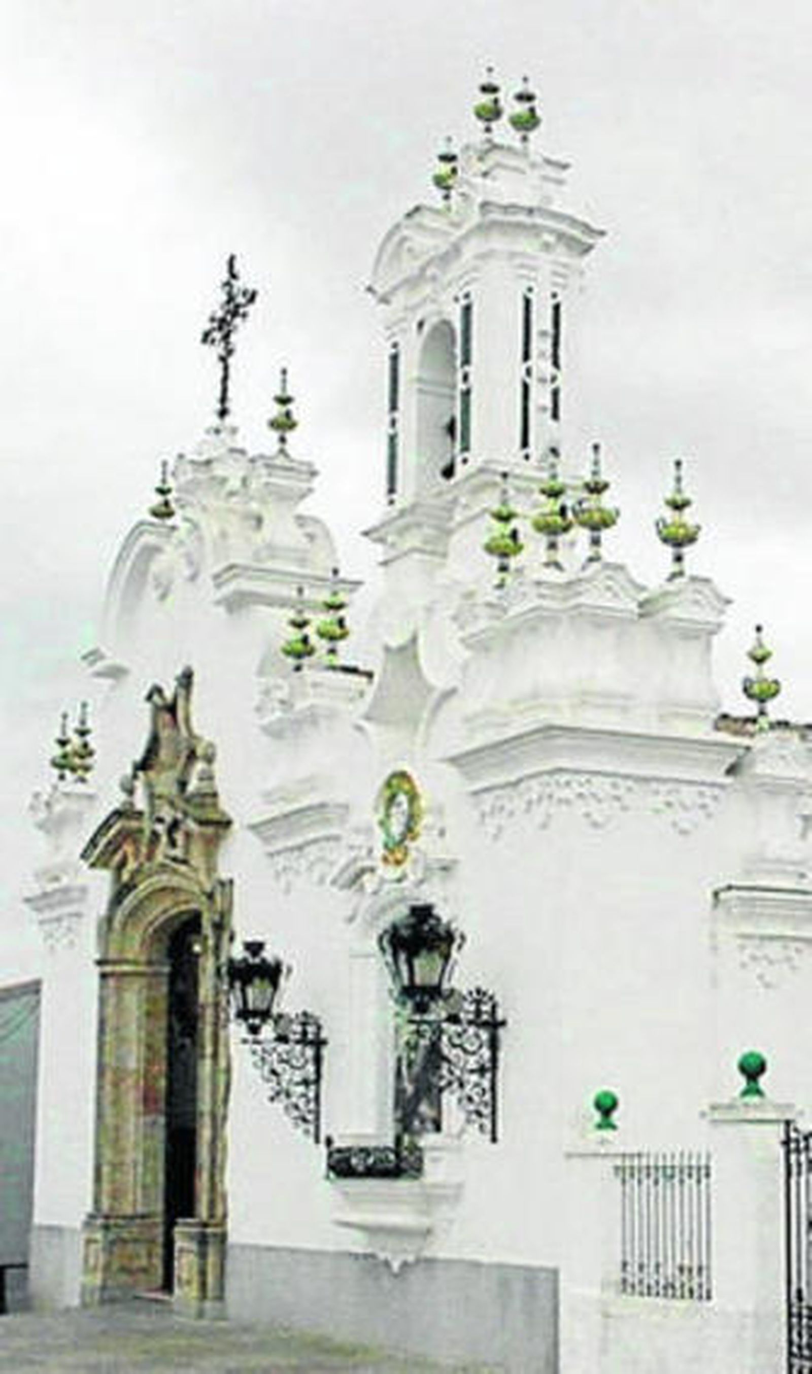 La entrada principal a la ermita valverdeña.