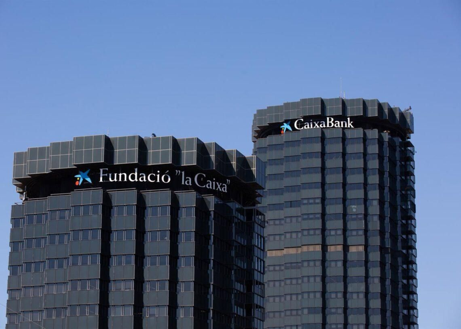 Fachada de la sede de CaixaBank en la Avenida Diagonal de Barcelona.