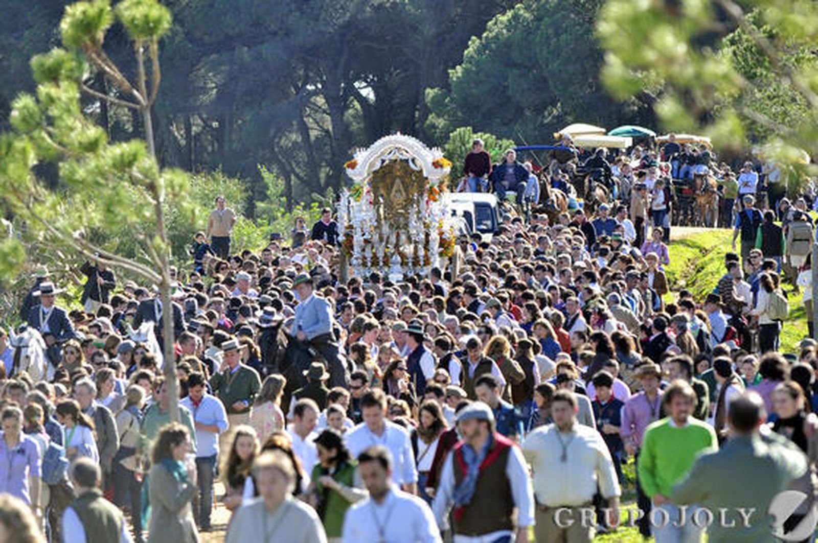 Peregrinación extraordinaria de la Hermandad del Rocío de Triana a Almonte. / Manuel Gómez