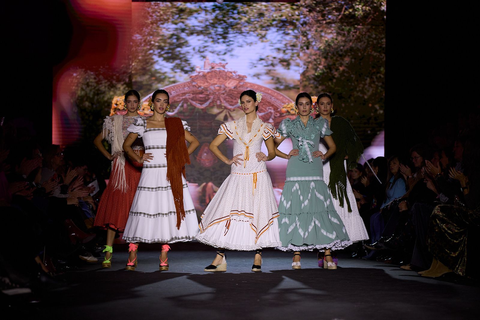 El desfile de Hermandad del Rocio de Sevilla en We Love Flamenco 2026, todas las fotos