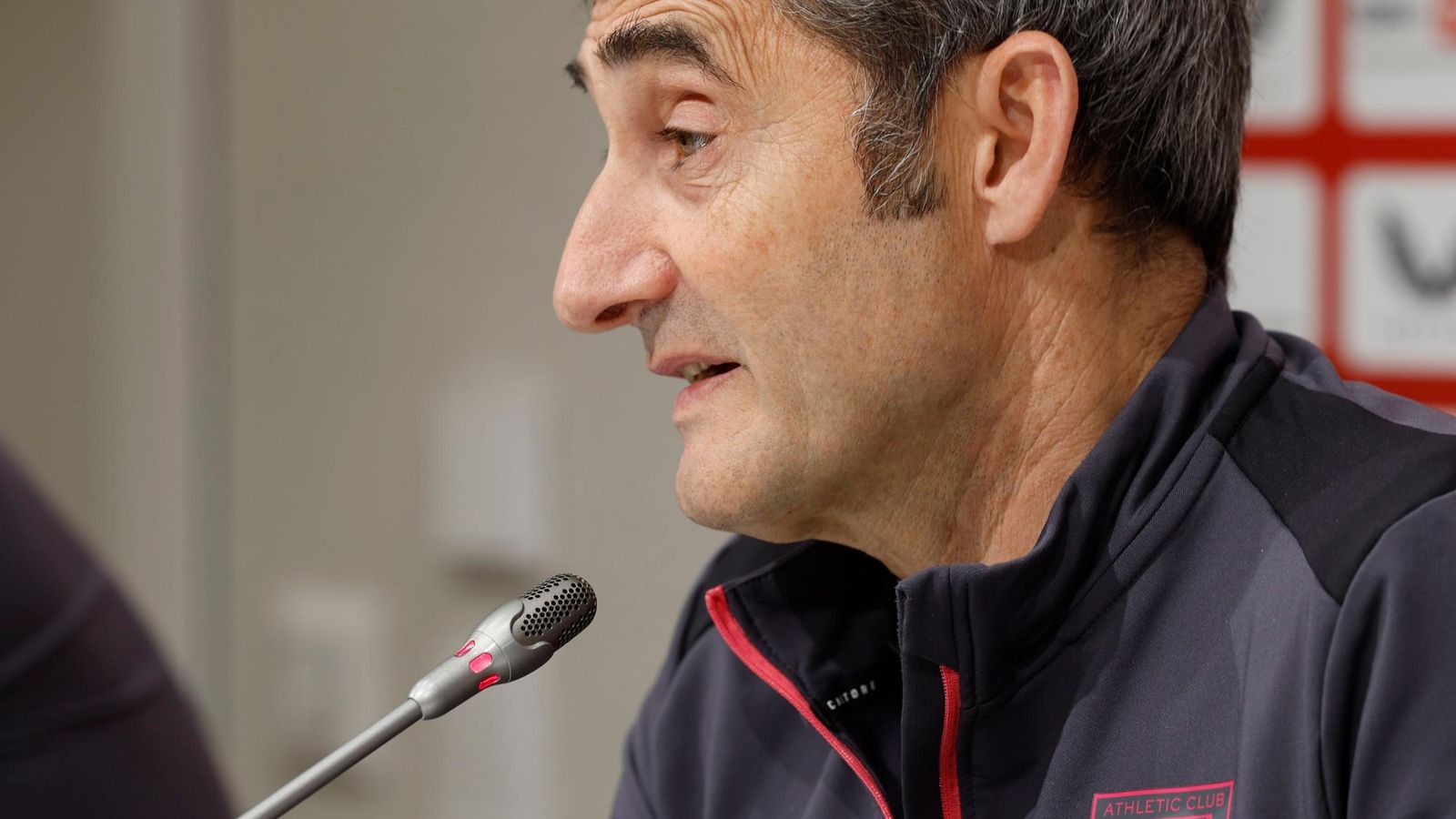 El técnico extremeño durante la comparecencia de prensa.