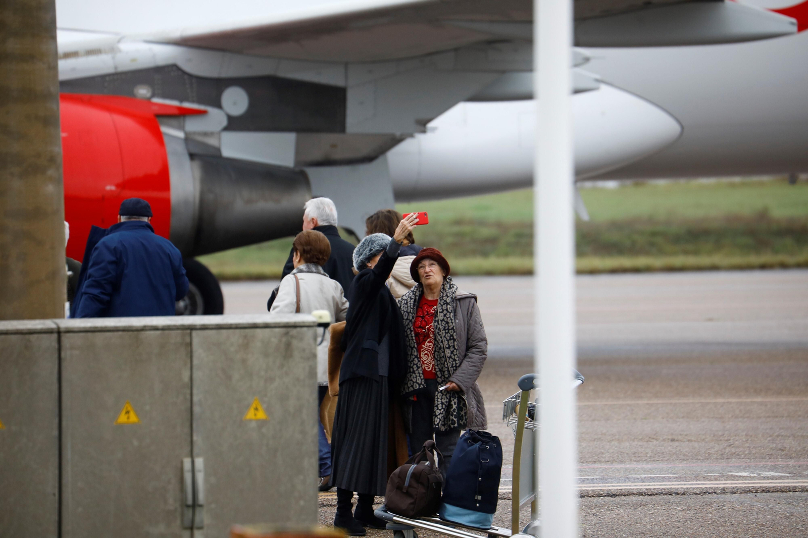 El despegue del el primer vuelo chárter a Europa en el aeropuerto de Córdoba, en imágenes
