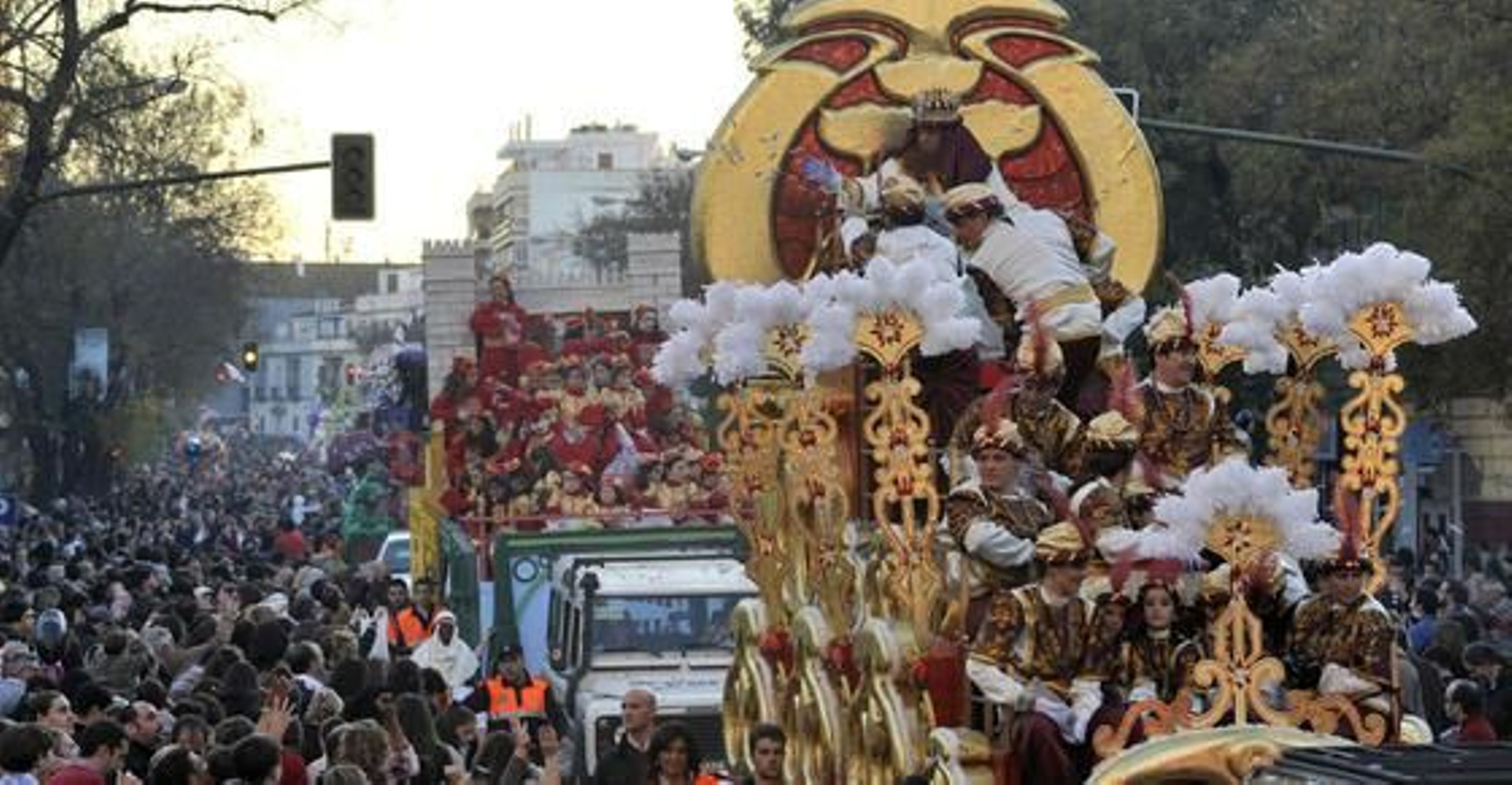 Las carrozas de la Cabalgata de Reyes Magos recorren las calles de la ciudad.

Foto: Manuel Gomez, Juan Carlos Vazquez