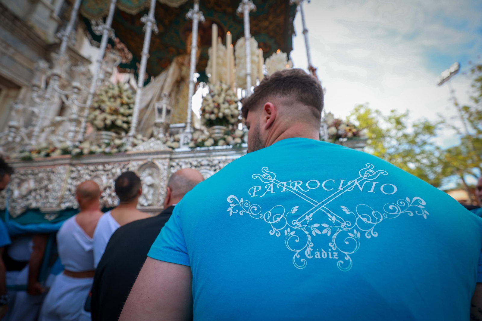 Imágenes de la salida del Prendimiento en la Semana Santa de Cádiz 2025