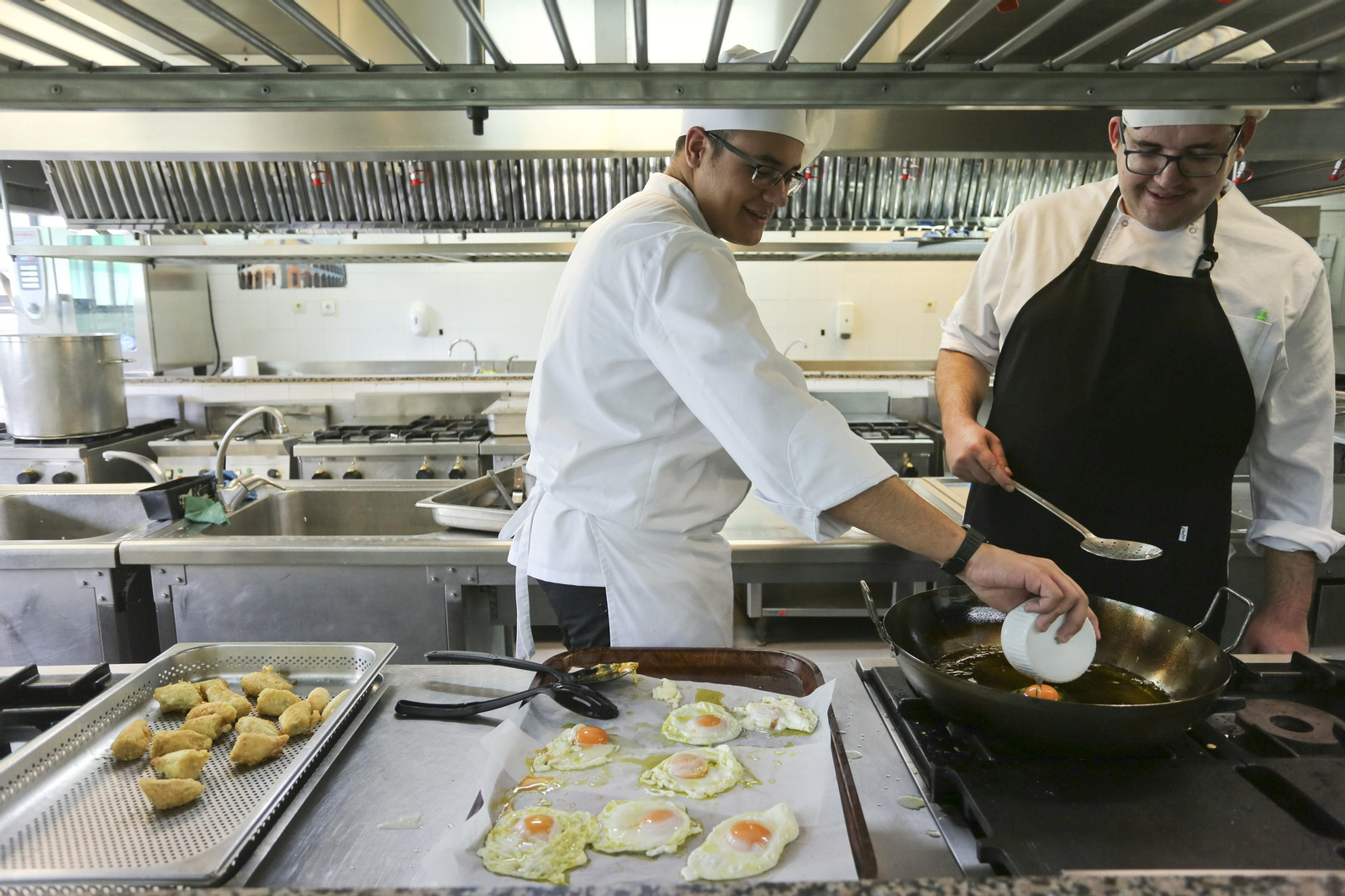 Fotos de alumnos en el restaurante de La Cónsula