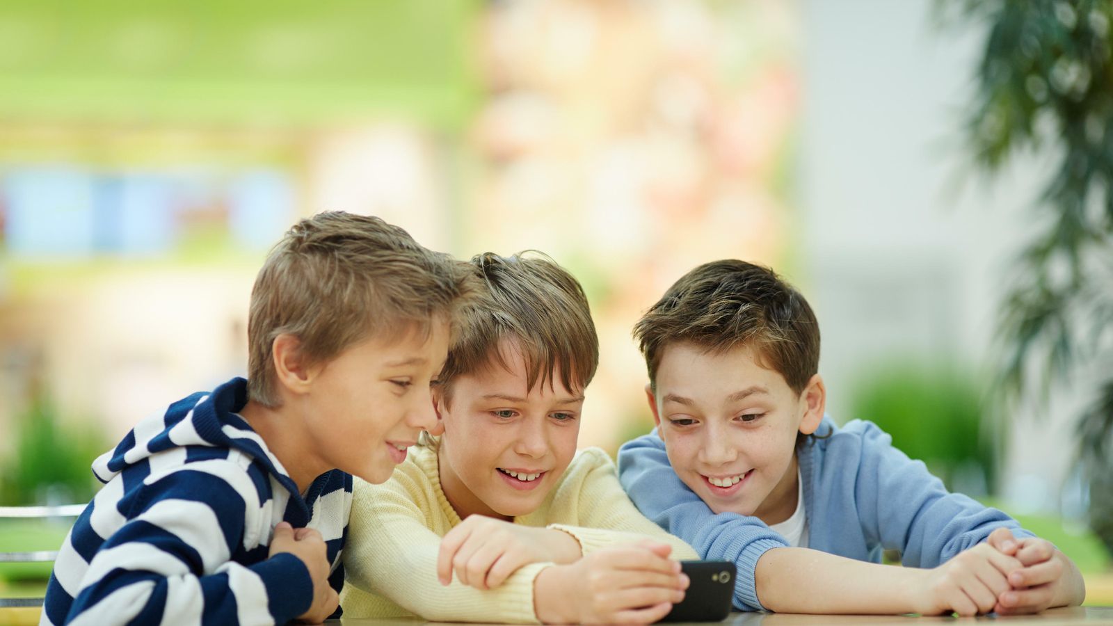 El primer contacto que los niños tienen con la pornografía es cada vez más jóvenes.