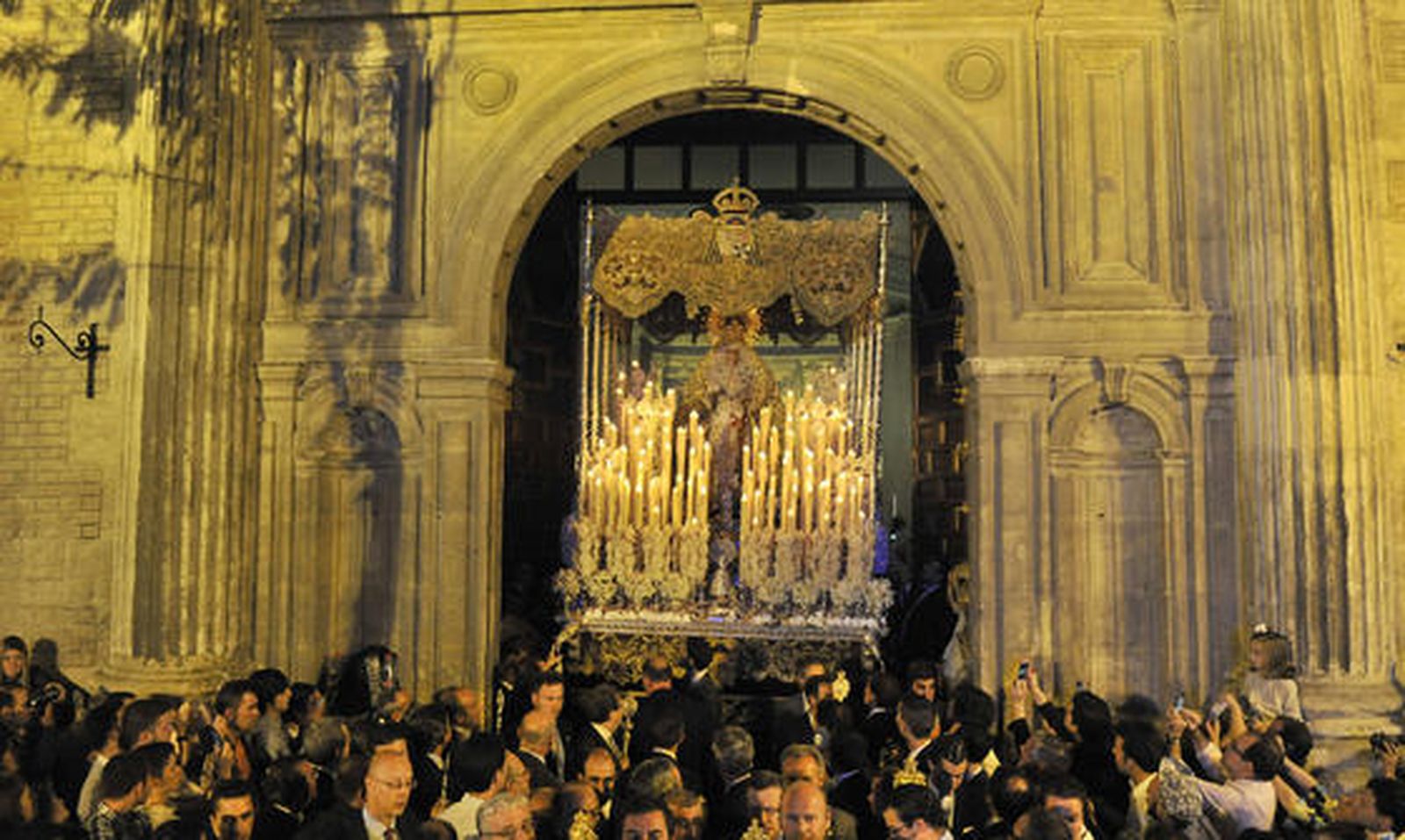 Las imágenes de la procesión extraordinaria de la Esperanza Macarena

Foto: Juan Carlos Vazquez