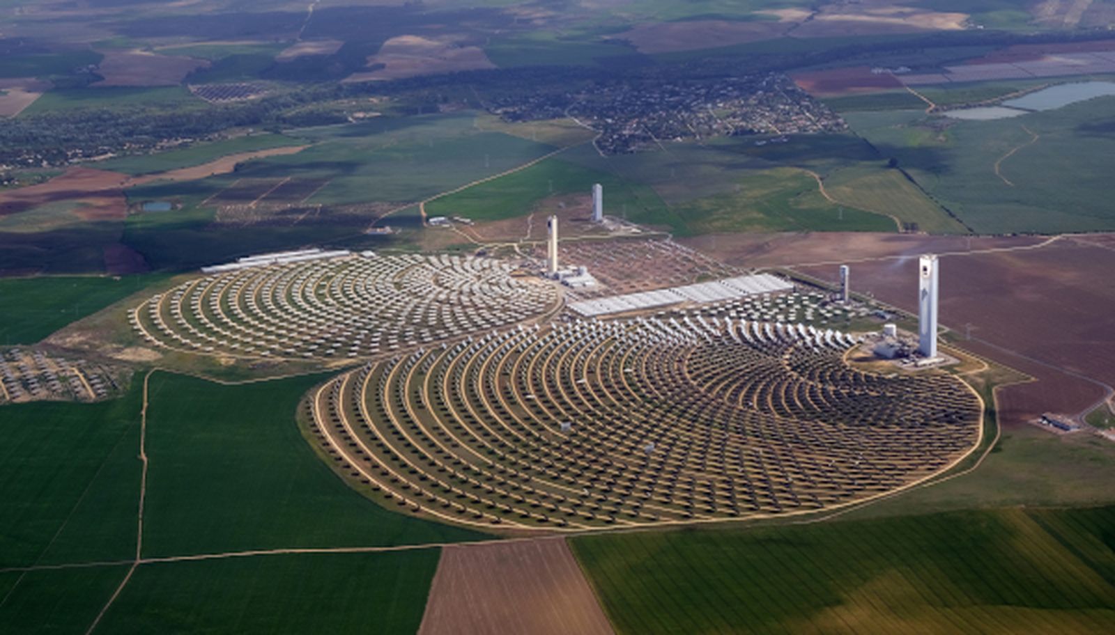 La central térmica solar en Sanlúcar la Mayor.