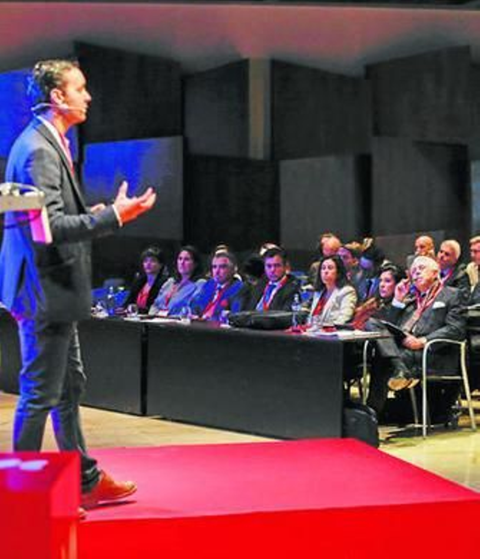 Una de las ponencias que tuvieron lugar el jueves por la mañana.