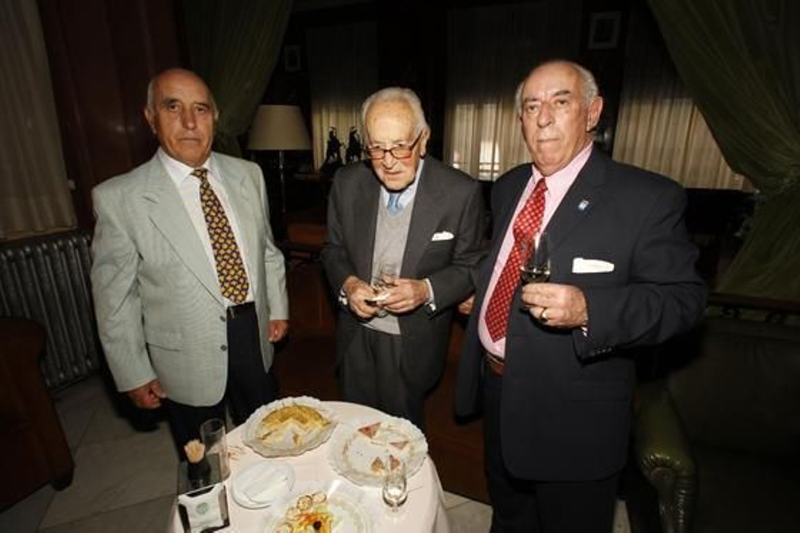 Los jerezanos afincados en Madrid se dieron cita en el Centro Cultural de los ejércitos para rendir homenaje a Bertín Osborne./José Ramón Ladra

Foto: Jose Ramon Ladra