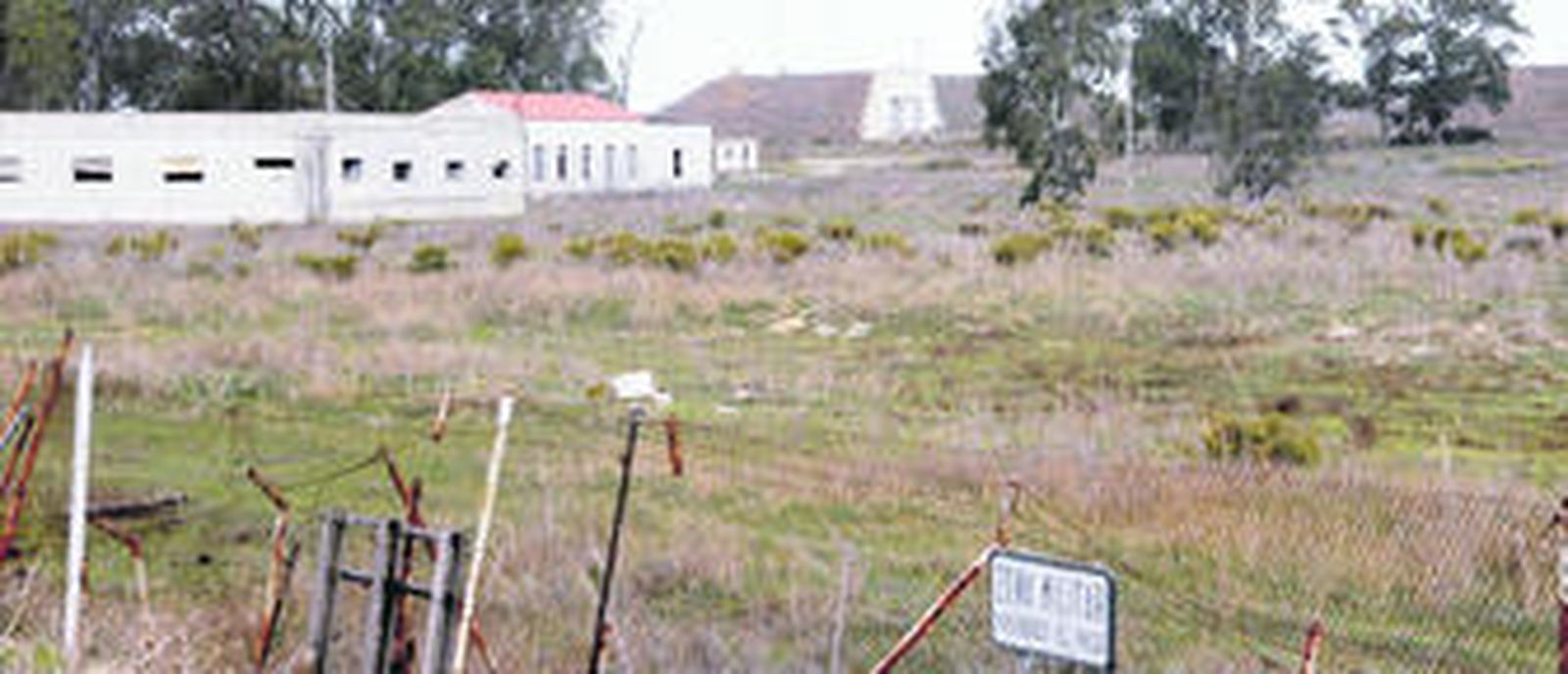 Vista panorámica de los terrenos de los polvorines de Fadricas, pendientes de desarrollo.