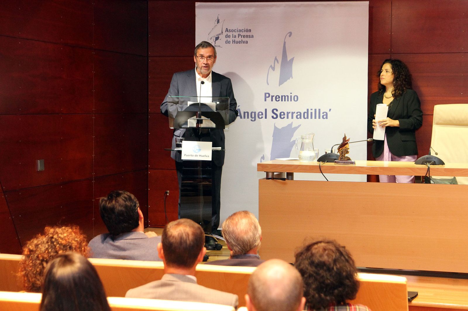 Manuel Ángel Vázquez Medel recibe el XIII Premio Ángel Serradilla, en imágenes