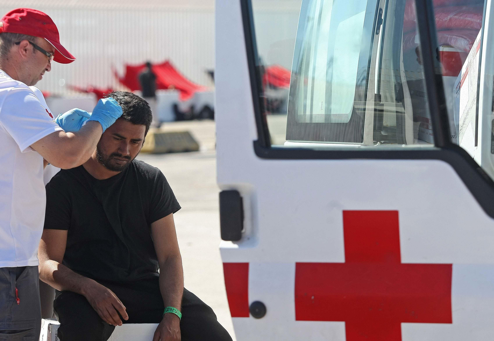 Cientos de migrantes esperan destino acogidos en el Campo de Gibraltar