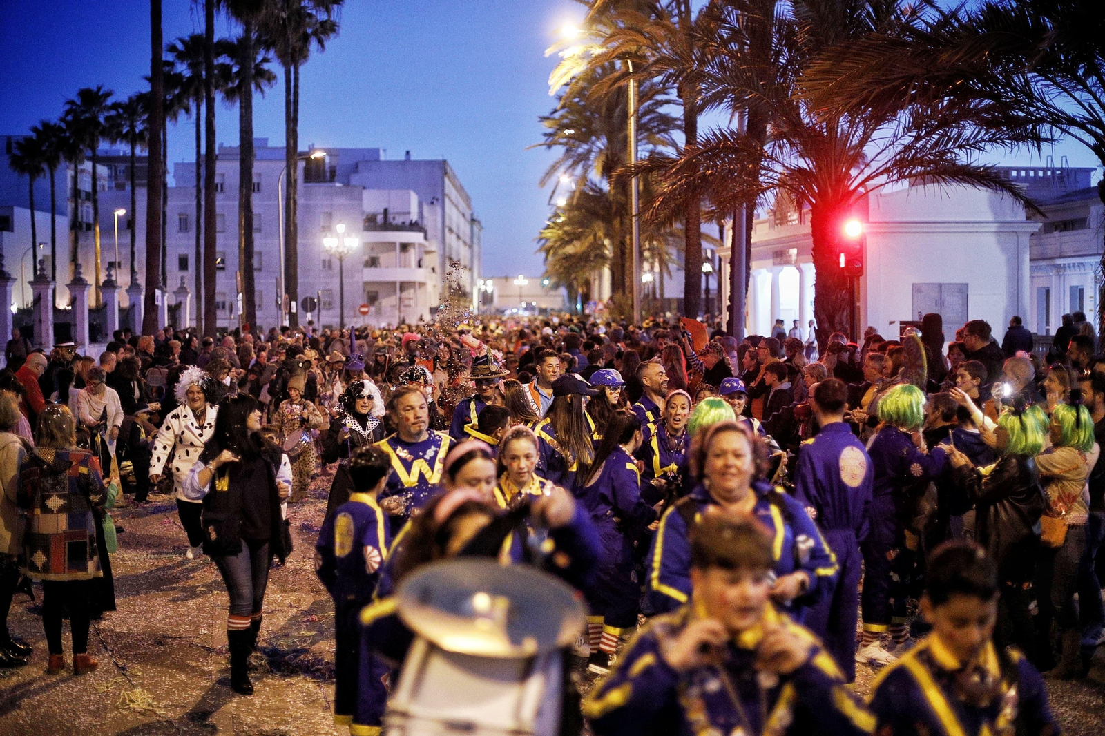 Las imágenes de la divertida Cabalgata del Humor del Carnaval de Cádiz 2024