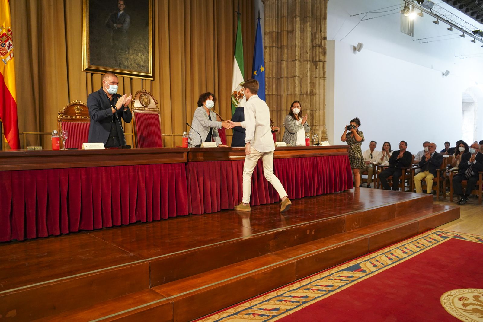 Fotos: estos son los 30 mejores estudiantes de selectividad en Granada homenajeados por la UGR