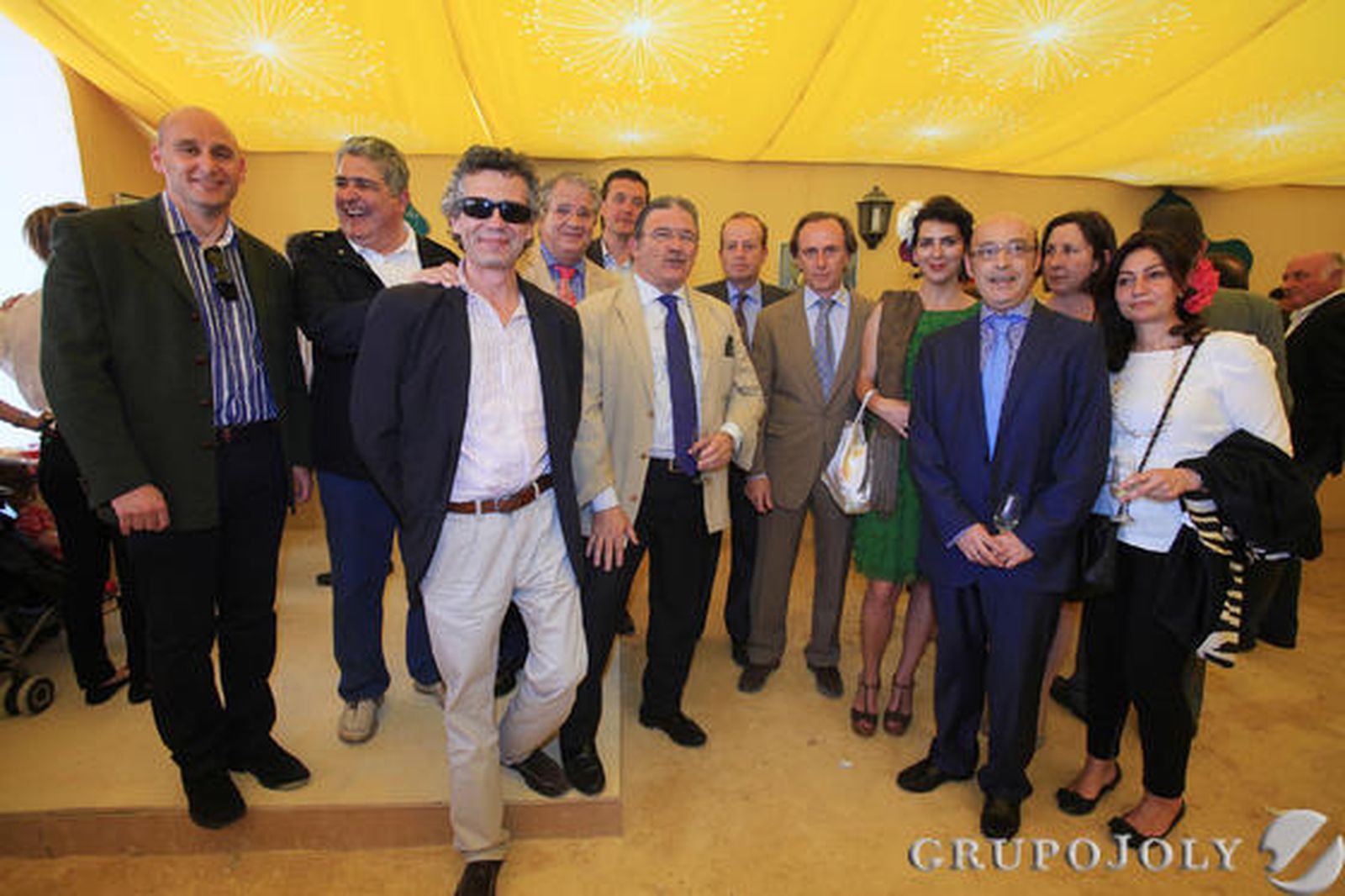 El decano del Colegio de Abogados de Jerez, Marcos Camacho, acompañado por los decanos de Granada, Eduardo Torres; el decano saliente y el nuevo de Jaén, Vicente Olla y Javier Carazo, respectivamente; y el de Almería, José Pozo, así como por otros decanos y consejeros del Consejo Andaluz de Abogacía, y el director técnico de Grupo Joly, Jaime Tovar.

Foto: Vanesa Lobo y Manuel Aranda