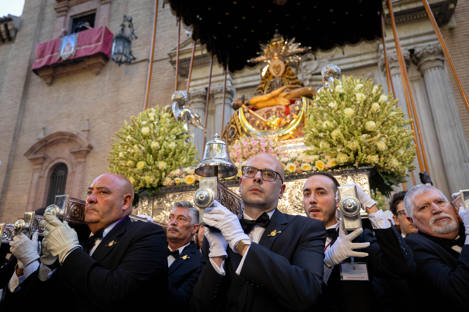 Fotos: así ha sido la procesión de la Virgen de las Angustias de Granada