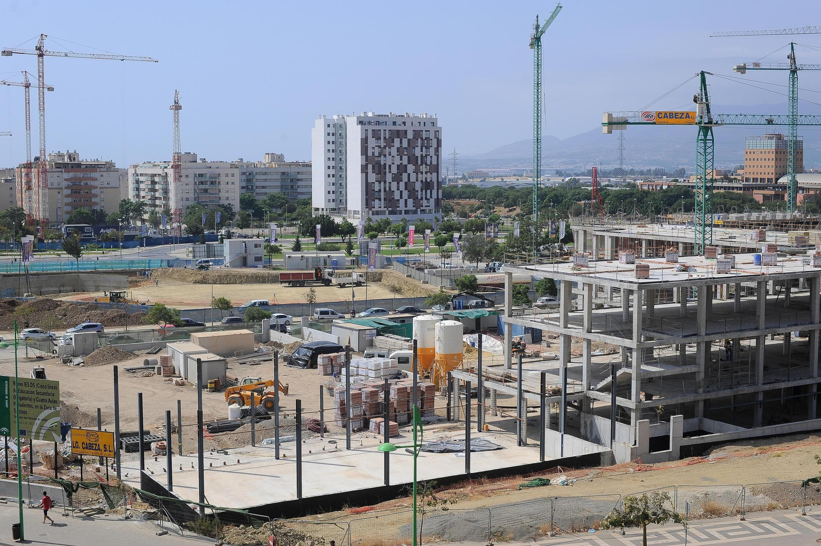 Obras del nuevo instituto de Teatinos, las cuales están previstas que finalicen para junio del próximo año.