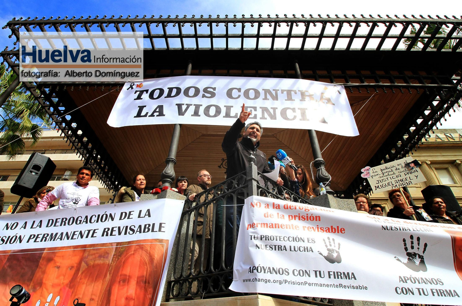 Imágenes de la manifestación contra la derogación de la prisión permanente revisable celebrada en Huelva