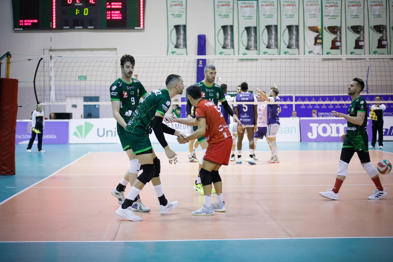 Imágenes del Unicaja Almería frente al conjunto valenciano de voleibol