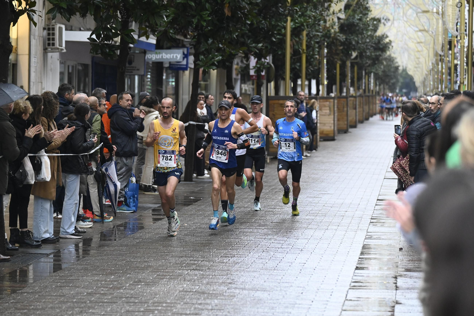 El paso de la Media Maratón de Córdoba 2025 por el centro de la ciudad